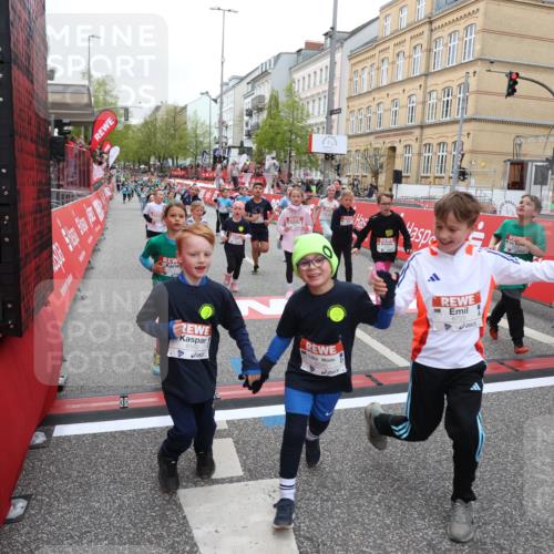 25.04.2026 - Das Zehntel Strokosch-Dieckow http://msf.ph/oto/9631858 25.04.2026 11:02:56 Ziel 5149, 5242, 5253, 5491, 5868, 6233, 6254, 6397, 6401, 6569, 6578, 6582, 6595, 6689, 6690, 6725, 6731, 6767, 6992, 7001, 7581, 7617, 7773, 7920, 7924, 7974 meine-sportfotos.de