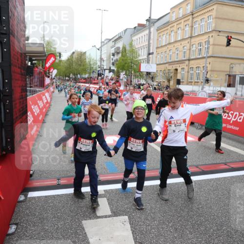 25.04.2026 - Das Zehntel Strokosch-Dieckow http://msf.ph/oto/9631861 25.04.2026 11:02:56 Ziel 5149, 5242, 5253, 5491, 5868, 6233, 6254, 6397, 6401, 6569, 6578, 6582, 6595, 6689, 6690, 6725, 6731, 6767, 6992, 7001, 7581, 7617, 7773, 7920, 7924, 7974 meine-sportfotos.de