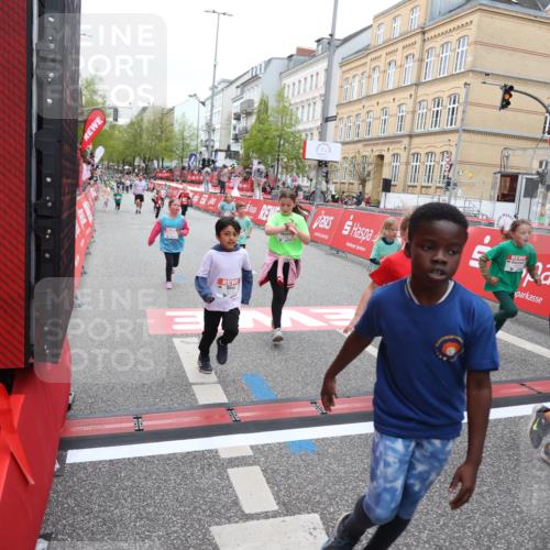 25.04.2026 - Das Zehntel Strokosch-Dieckow http://msf.ph/oto/9631959 25.04.2026 11:02:35 Ziel 5055, 5118, 5131, 5133, 5138, 5369, 5664, 5670, 5718, 5935, 5941, 5947, 6170, 6203, 6204, 6211, 6453, 6464, 6549, 6833, 7020, 7085, 7157, 7188, 7502, 7670 meine-sportfotos.de