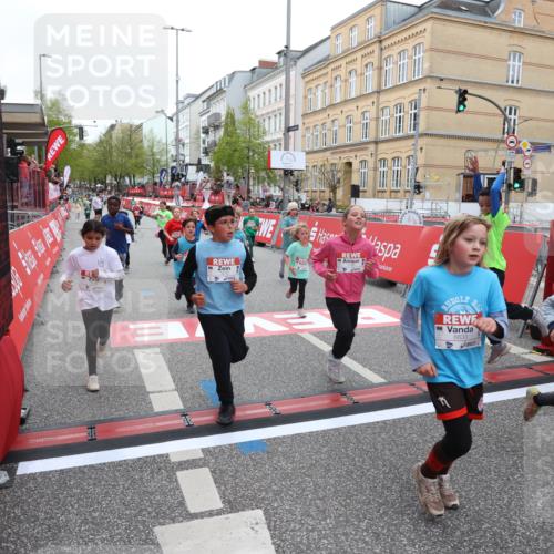 25.04.2026 - Das Zehntel Strokosch-Dieckow http://msf.ph/oto/9631974 25.04.2026 11:02:32 Ziel 5055, 5131, 5133, 5138, 5369, 5670, 5718, 5941, 6170, 6203, 6204, 6211, 6464, 6503, 6511, 6549, 6833, 7020, 7085, 7188, 7443, 7482, 7502, 7670 meine-sportfotos.de