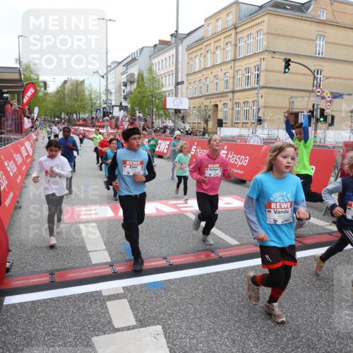 25.04.2026 - Das Zehntel Strokosch-Dieckow http://msf.ph/oto/9631975 25.04.2026 11:02:32 Ziel 5055, 5131, 5133, 5138, 5369, 5670, 5718, 5941, 6170, 6203, 6204, 6211, 6464, 6503, 6511, 6549, 6833, 7020, 7085, 7188, 7443, 7482, 7502, 7670 meine-sportfotos.de