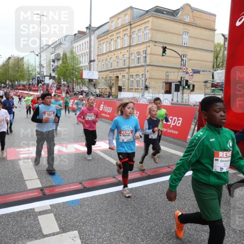 25.04.2026 - Das Zehntel Strokosch-Dieckow http://msf.ph/oto/9631976 25.04.2026 11:02:32 Ziel 5055, 5131, 5133, 5138, 5369, 5670, 5718, 5941, 6170, 6203, 6204, 6211, 6464, 6503, 6511, 6549, 6833, 7020, 7085, 7188, 7443, 7482, 7502, 7670 meine-sportfotos.de