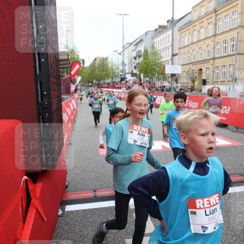 25.04.2026 - Das Zehntel Strokosch-Dieckow http://msf.ph/oto/9632079 25.04.2026 11:01:56 Ziel 5211, 5596, 5597, 5672, 6238, 6240, 6243, 6251, 6529, 6537, 6571, 6680, 6698, 6768, 6772, 6823, 6881, 7009, 7010, 7071, 7323, 7495, 7510, 7528, 7554, 7686, 7804, 7845 meine-sportfotos.de
