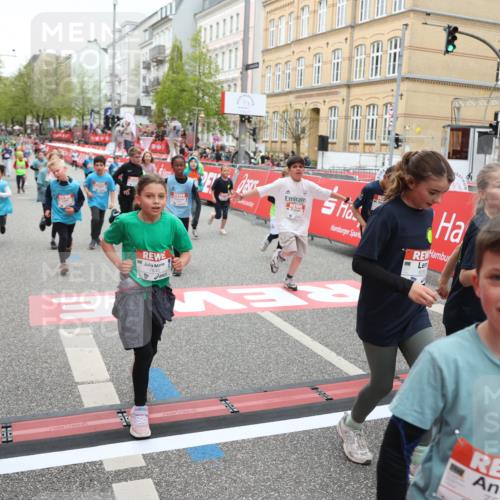25.04.2026 - Das Zehntel Strokosch-Dieckow http://msf.ph/oto/9632087 25.04.2026 11:01:53 Ziel 5211, 5524, 5596, 5597, 6238, 6240, 6251, 6521, 6529, 6537, 6680, 6698, 6768, 6772, 6823, 6857, 7009, 7010, 7495, 7541, 7554, 7686, 7845, 7937 meine-sportfotos.de