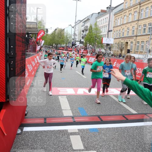 25.04.2026 - Das Zehntel Strokosch-Dieckow http://msf.ph/oto/9632125 25.04.2026 11:01:48 Ziel 5524, 5655, 5727, 5994, 6245, 6521, 6857, 6968, 6969, 6991, 7003, 7010, 7221, 7422, 7478, 7525, 7541, 7937 meine-sportfotos.de