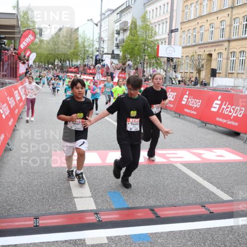 25.04.2026 - Das Zehntel Strokosch-Dieckow http://msf.ph/oto/9632153 25.04.2026 11:01:43 Ziel 5070, 5170, 5474, 5679, 5961, 5994, 6188, 6245, 6371, 6379, 6437, 6446, 6455, 6968, 6969, 6991, 7003, 7220, 7221, 7422, 7423, 7478 meine-sportfotos.de