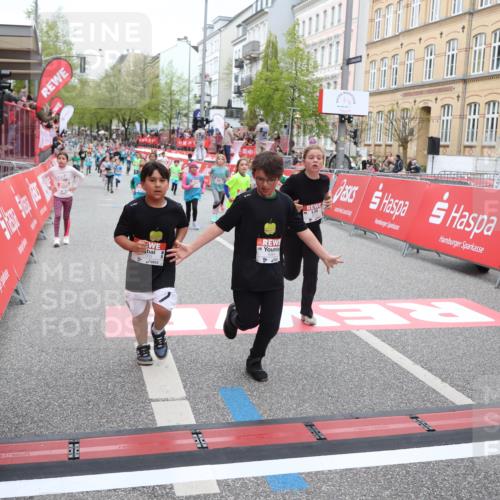 25.04.2026 - Das Zehntel Strokosch-Dieckow http://msf.ph/oto/9632154 25.04.2026 11:01:43 Ziel 5070, 5170, 5474, 5679, 5961, 5994, 6188, 6245, 6371, 6379, 6437, 6446, 6455, 6968, 6969, 6991, 7003, 7220, 7221, 7422, 7423, 7478 meine-sportfotos.de