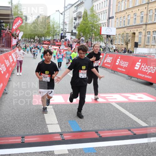 25.04.2026 - Das Zehntel Strokosch-Dieckow http://msf.ph/oto/9632155 25.04.2026 11:01:43 Ziel 5070, 5170, 5474, 5679, 5961, 5994, 6188, 6245, 6371, 6379, 6437, 6446, 6455, 6968, 6969, 6991, 7003, 7220, 7221, 7422, 7423, 7478 meine-sportfotos.de