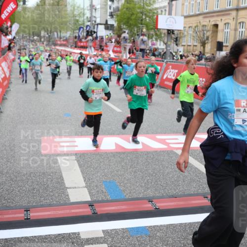 25.04.2026 - Das Zehntel Strokosch-Dieckow http://msf.ph/oto/9632258 25.04.2026 11:01:30 Ziel 5748, 5946, 6470, 6474, 6700, 6814, 6854, 6855, 6931, 7082, 7195, 7327, 7494, 7586, 7627 meine-sportfotos.de