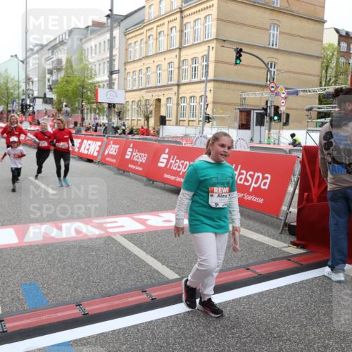 25.04.2026 - Das Zehntel Strokosch-Dieckow http://msf.ph/oto/9632297 25.04.2026 11:13:18 Ziel 5016, 5876, 5883 meine-sportfotos.de