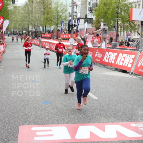 25.04.2026 - Das Zehntel Strokosch-Dieckow http://msf.ph/oto/9632334 25.04.2026 11:13:15 Ziel 5876, 5883 meine-sportfotos.de