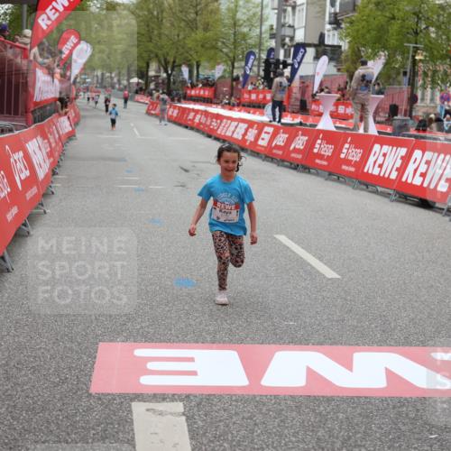 25.04.2026 - Das Zehntel Strokosch-Dieckow http://msf.ph/oto/9632505 25.04.2026 11:12:31 Ziel 6447, 6451 meine-sportfotos.de