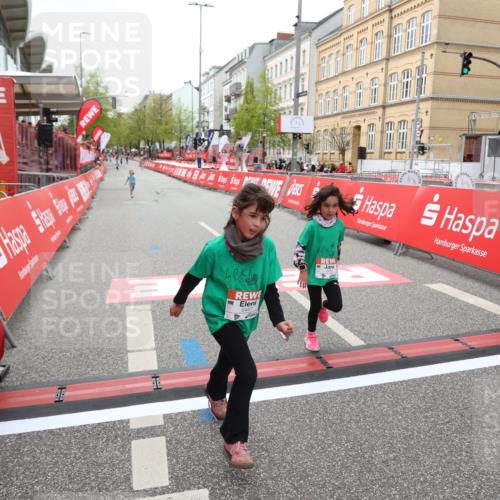 25.04.2026 - Das Zehntel Strokosch-Dieckow http://msf.ph/oto/9632517 25.04.2026 11:12:27 Ziel 6447, 6451 meine-sportfotos.de