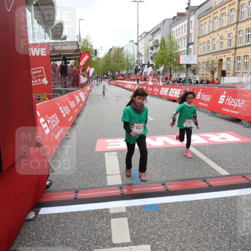 25.04.2026 - Das Zehntel Strokosch-Dieckow http://msf.ph/oto/9632523 25.04.2026 11:12:27 Ziel 6447, 6451 meine-sportfotos.de