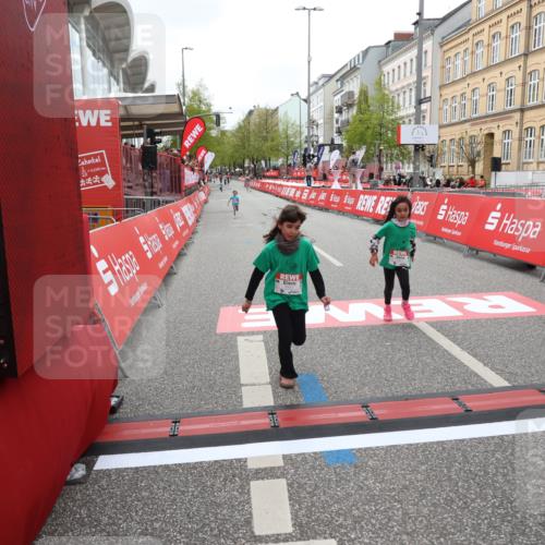 25.04.2026 - Das Zehntel Strokosch-Dieckow http://msf.ph/oto/9632527 25.04.2026 11:12:26 Ziel 6447, 6451 meine-sportfotos.de