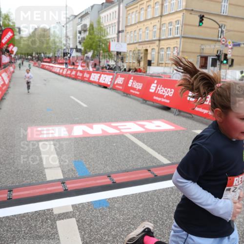 25.04.2026 - Das Zehntel Strokosch-Dieckow http://msf.ph/oto/9632587 25.04.2026 11:12:13 Ziel 6579, 6596 meine-sportfotos.de