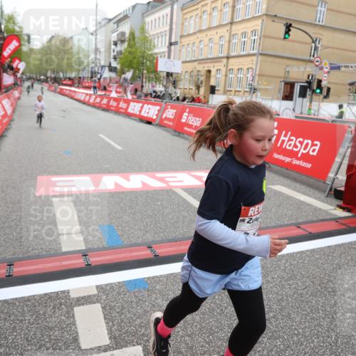 25.04.2026 - Das Zehntel Strokosch-Dieckow http://msf.ph/oto/9632591 25.04.2026 11:12:13 Ziel 6579, 6596 meine-sportfotos.de