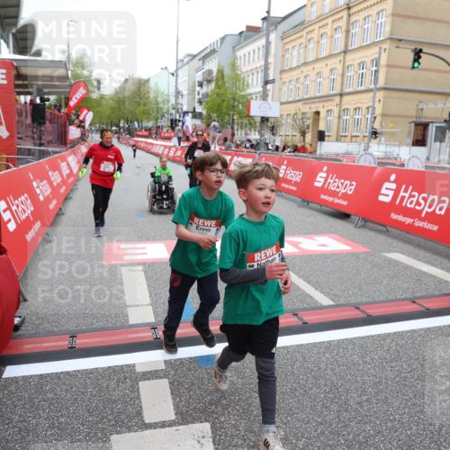 25.04.2026 - Das Zehntel Strokosch-Dieckow http://msf.ph/oto/9632729 25.04.2026 11:11:56 Ziel 7783, 7792 meine-sportfotos.de