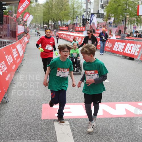 25.04.2026 - Das Zehntel Strokosch-Dieckow http://msf.ph/oto/9632735 25.04.2026 11:11:55 Ziel 7783, 7792 meine-sportfotos.de