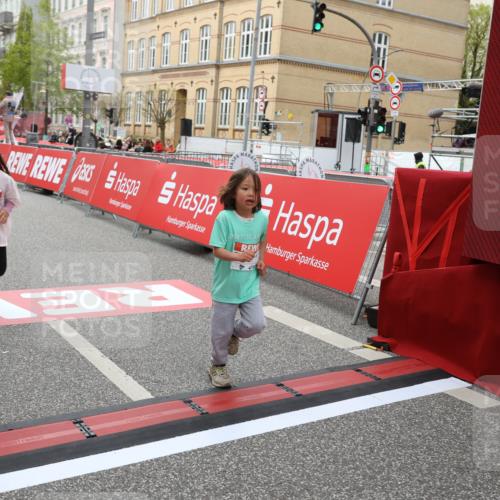 25.04.2026 - Das Zehntel Strokosch-Dieckow http://msf.ph/oto/9632826 25.04.2026 11:11:43 Ziel 5175, 5982 meine-sportfotos.de