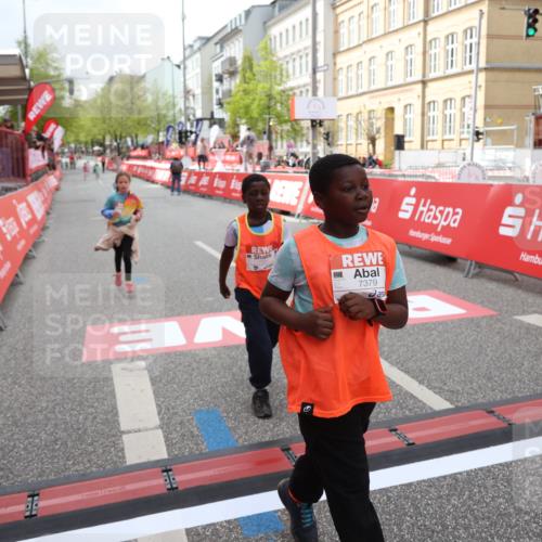 25.04.2026 - Das Zehntel Strokosch-Dieckow http://msf.ph/oto/9632931 25.04.2026 11:11:22 Ziel 7351, 7379, 7534 meine-sportfotos.de