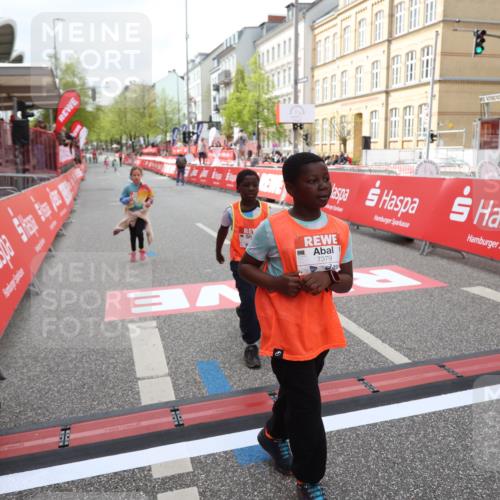25.04.2026 - Das Zehntel Strokosch-Dieckow http://msf.ph/oto/9632933 25.04.2026 11:11:22 Ziel 7351, 7379, 7534 meine-sportfotos.de