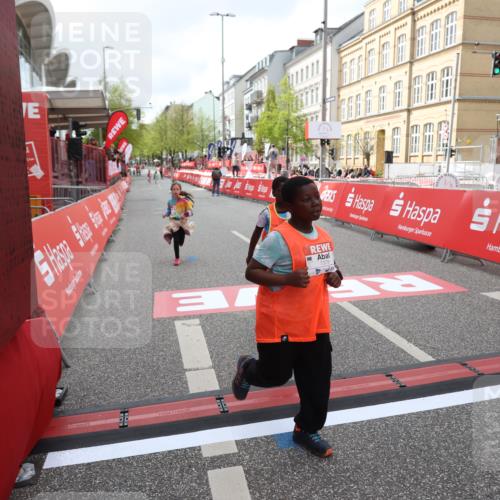25.04.2026 - Das Zehntel Strokosch-Dieckow http://msf.ph/oto/9632935 25.04.2026 11:11:22 Ziel 7351, 7379, 7534 meine-sportfotos.de
