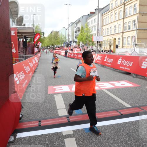 25.04.2026 - Das Zehntel Strokosch-Dieckow http://msf.ph/oto/9632938 25.04.2026 11:11:22 Ziel 7351, 7379, 7534 meine-sportfotos.de