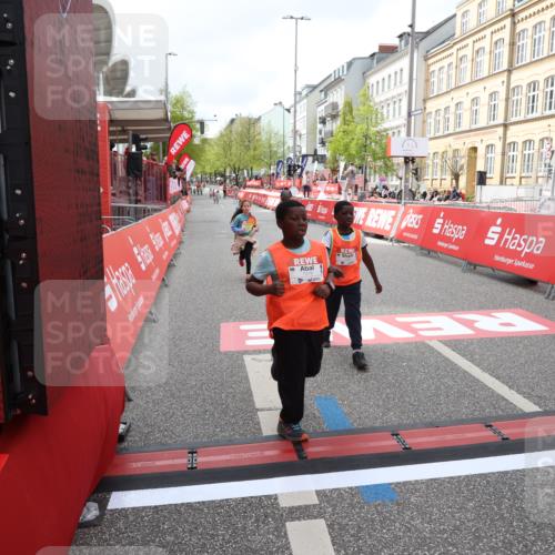 25.04.2026 - Das Zehntel Strokosch-Dieckow http://msf.ph/oto/9632945 25.04.2026 11:11:22 Ziel 7351, 7379, 7534 meine-sportfotos.de