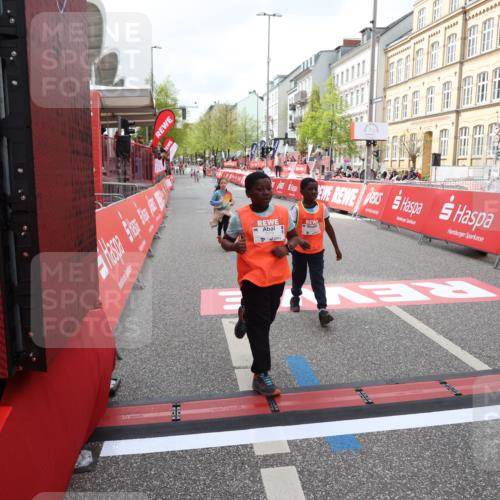 25.04.2026 - Das Zehntel Strokosch-Dieckow http://msf.ph/oto/9632947 25.04.2026 11:11:22 Ziel 7351, 7379, 7534 meine-sportfotos.de