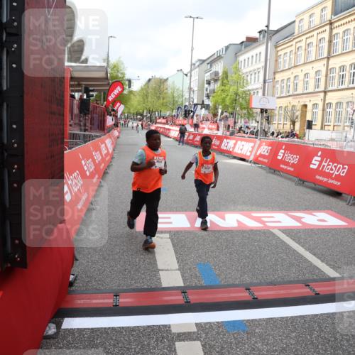 25.04.2026 - Das Zehntel Strokosch-Dieckow http://msf.ph/oto/9632952 25.04.2026 11:11:21 Ziel 7351, 7379 meine-sportfotos.de