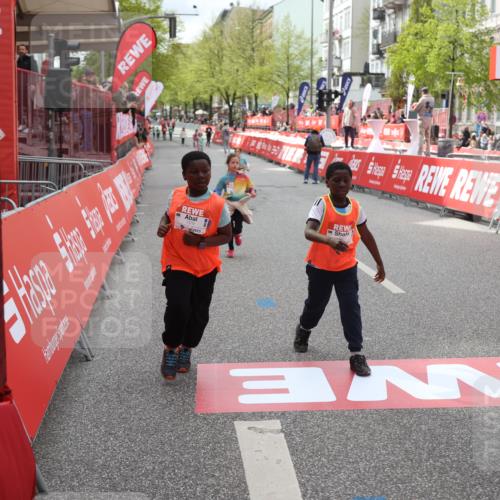 25.04.2026 - Das Zehntel Strokosch-Dieckow http://msf.ph/oto/9632959 25.04.2026 11:11:21 Ziel 7351, 7379 meine-sportfotos.de