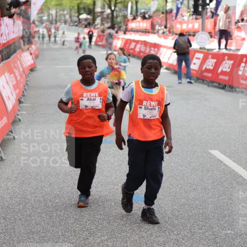 25.04.2026 - Das Zehntel Strokosch-Dieckow http://msf.ph/oto/9632963 25.04.2026 11:11:20 Ziel 7351, 7379 meine-sportfotos.de