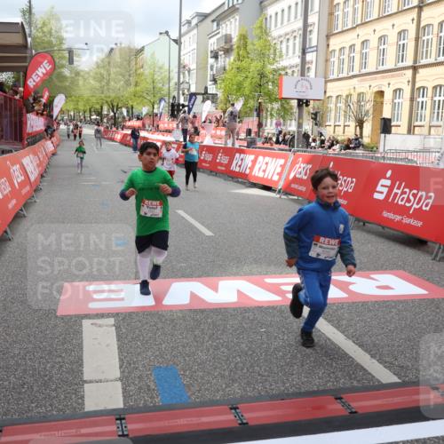 25.04.2026 - Das Zehntel Strokosch-Dieckow http://msf.ph/oto/9633037 25.04.2026 11:11:02 Ziel 5658, 5863, 6286, 6290, 6862, 7432, 7476 meine-sportfotos.de