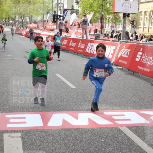 25.04.2026 - Das Zehntel Strokosch-Dieckow http://msf.ph/oto/9633052 25.04.2026 11:11:01 Ziel 5658, 5863, 6286, 6290, 6862, 7432, 7476 meine-sportfotos.de