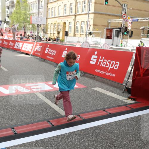 25.04.2026 - Das Zehntel Strokosch-Dieckow http://msf.ph/oto/9633097 25.04.2026 11:10:54 Ziel 6828, 7432, 7476 meine-sportfotos.de