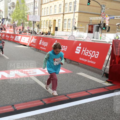 25.04.2026 - Das Zehntel Strokosch-Dieckow http://msf.ph/oto/9633099 25.04.2026 11:10:54 Ziel 6828, 7432, 7476 meine-sportfotos.de