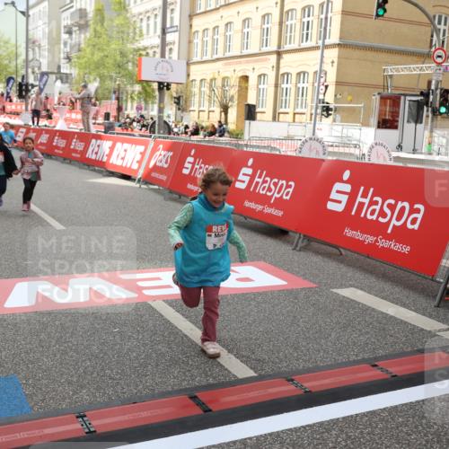 25.04.2026 - Das Zehntel Strokosch-Dieckow http://msf.ph/oto/9633103 25.04.2026 11:10:54 Ziel 6828, 7432, 7476 meine-sportfotos.de