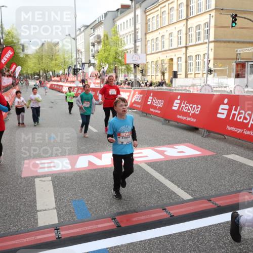 25.04.2026 - Das Zehntel Strokosch-Dieckow http://msf.ph/oto/9633216 25.04.2026 11:10:38 Ziel 5871, 6806, 6895 meine-sportfotos.de