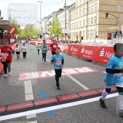 25.04.2026 - Das Zehntel Strokosch-Dieckow http://msf.ph/oto/9633219 25.04.2026 11:10:38 Ziel 5871, 6806, 6895 meine-sportfotos.de