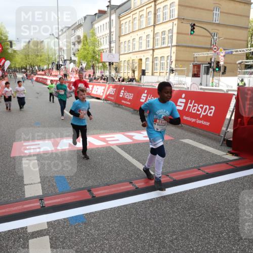 25.04.2026 - Das Zehntel Strokosch-Dieckow http://msf.ph/oto/9633223 25.04.2026 11:10:38 Ziel 5871, 6806, 6895 meine-sportfotos.de