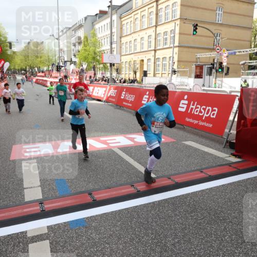25.04.2026 - Das Zehntel Strokosch-Dieckow http://msf.ph/oto/9633226 25.04.2026 11:10:38 Ziel 5871, 6806, 6895 meine-sportfotos.de