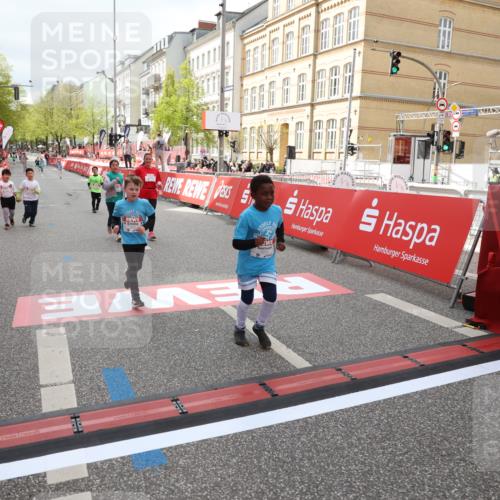 25.04.2026 - Das Zehntel Strokosch-Dieckow http://msf.ph/oto/9633228 25.04.2026 11:10:37 Ziel 6806, 6895 meine-sportfotos.de
