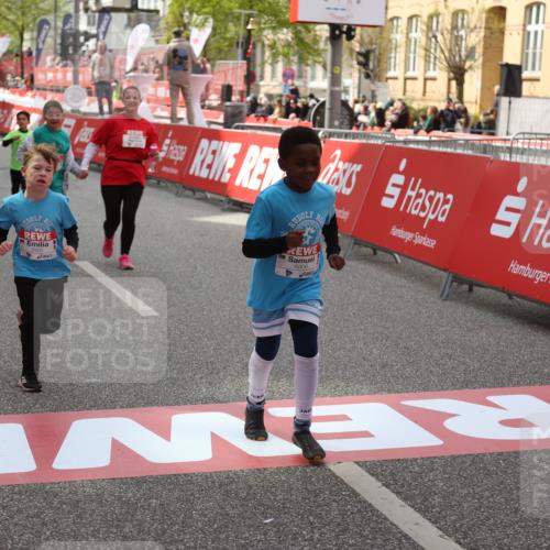 25.04.2026 - Das Zehntel Strokosch-Dieckow http://msf.ph/oto/9633235 25.04.2026 11:10:37 Ziel 6806, 6895 meine-sportfotos.de