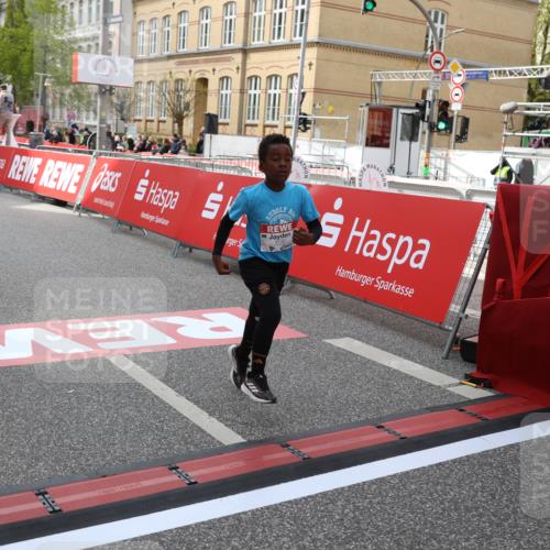 25.04.2026 - Das Zehntel Strokosch-Dieckow http://msf.ph/oto/9633296 25.04.2026 11:10:24 Ziel 5851, 5853, 5873, 6790, 6832 meine-sportfotos.de