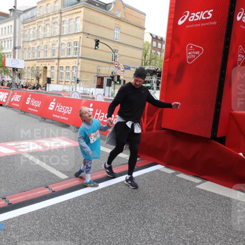 25.04.2026 - Das Zehntel Strokosch-Dieckow http://msf.ph/oto/9633351 25.04.2026 11:10:15 Ziel 5624, 5627, 6836, 7212 meine-sportfotos.de