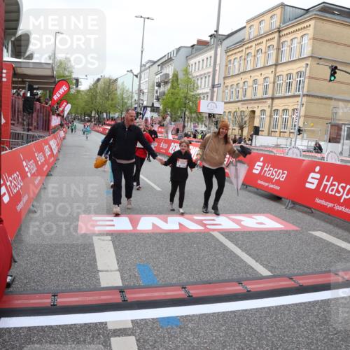 25.04.2026 - Das Zehntel Strokosch-Dieckow http://msf.ph/oto/9633410 25.04.2026 11:10:06 Ziel 5050, 5684, 6178, 6642, 7877, 7998 meine-sportfotos.de