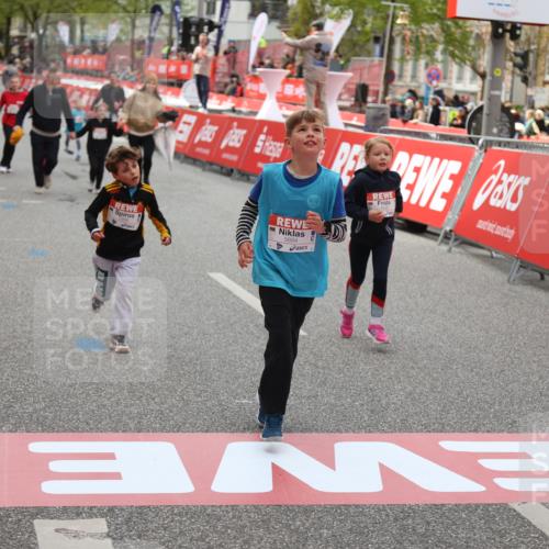 25.04.2026 - Das Zehntel Strokosch-Dieckow http://msf.ph/oto/9633464 25.04.2026 11:10:00 Ziel 5684, 5957, 6642, 7998 meine-sportfotos.de