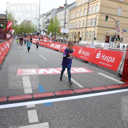 25.04.2026 - Das Zehntel Strokosch-Dieckow http://msf.ph/oto/9633482 25.04.2026 11:09:56 Ziel 5957 meine-sportfotos.de