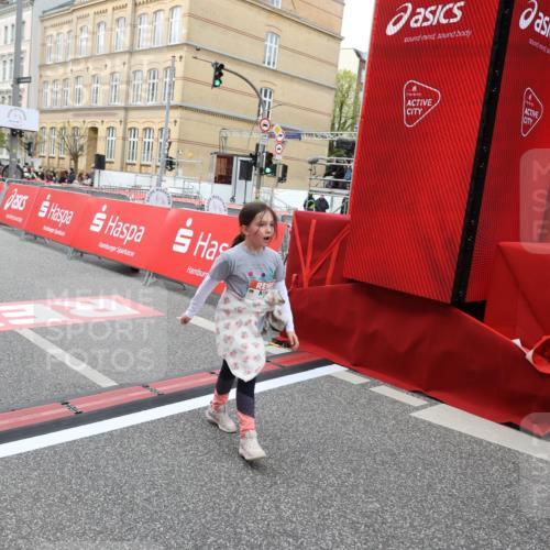 25.04.2026 - Das Zehntel Strokosch-Dieckow http://msf.ph/oto/9633499 25.04.2026 11:09:50 Ziel 6182, 6561, 6657 meine-sportfotos.de